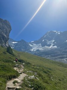 Path towards Eiger glacier house